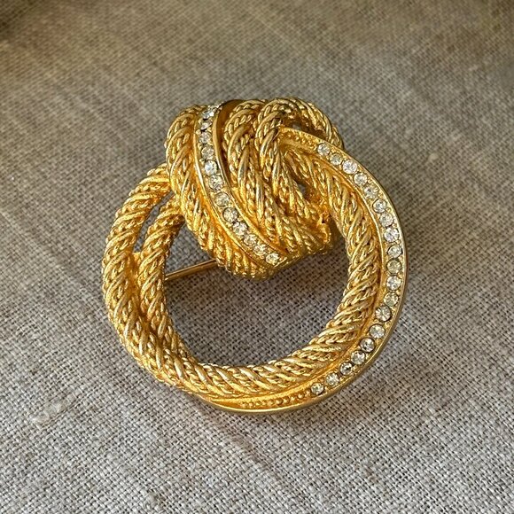 Signed Vintage 1980's Christian Dior Rope Knot Brooch Crystals Gold Tone Metal - Picture 1 of 12